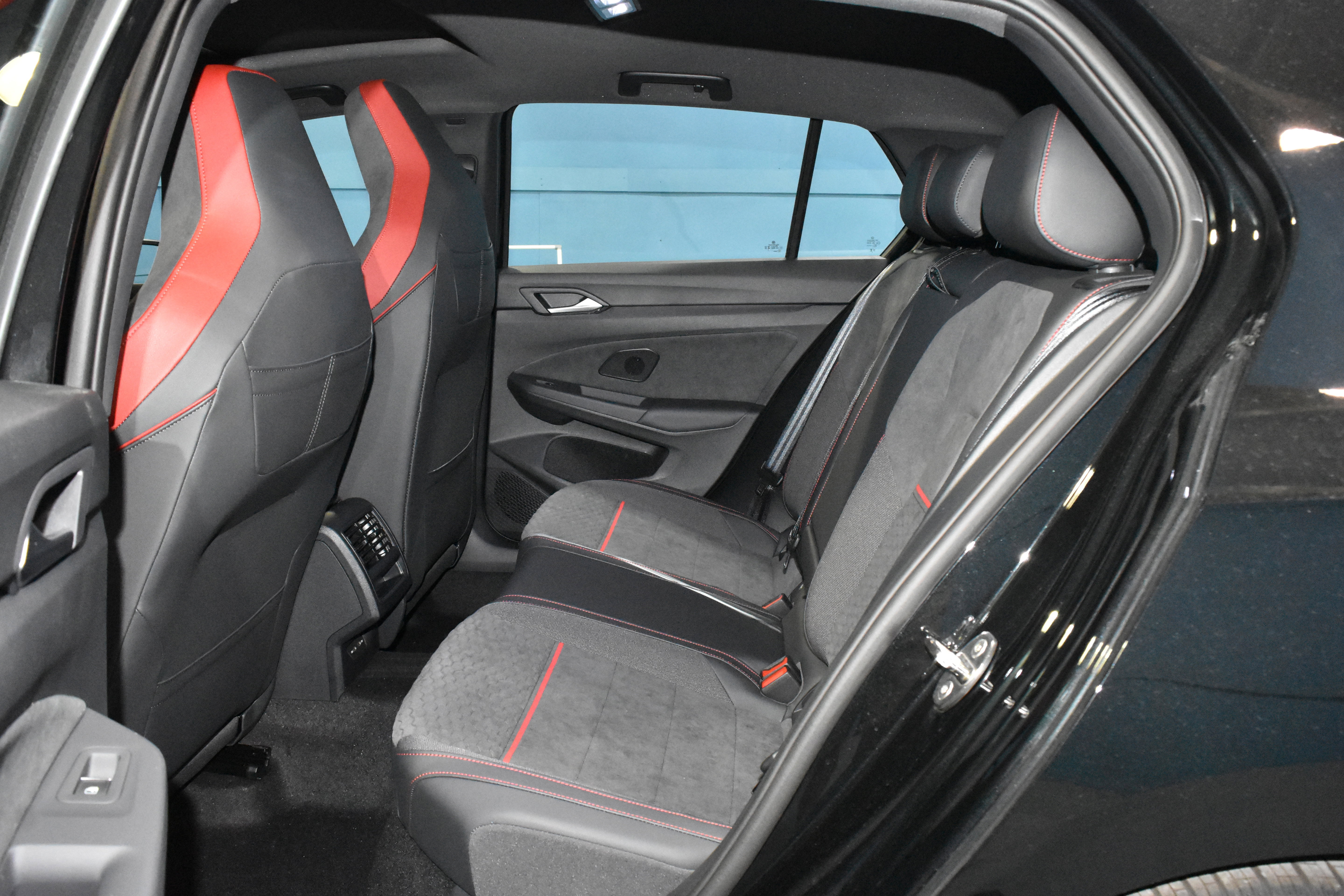 New 2026 Volkswagen GTI SE FWD image 15