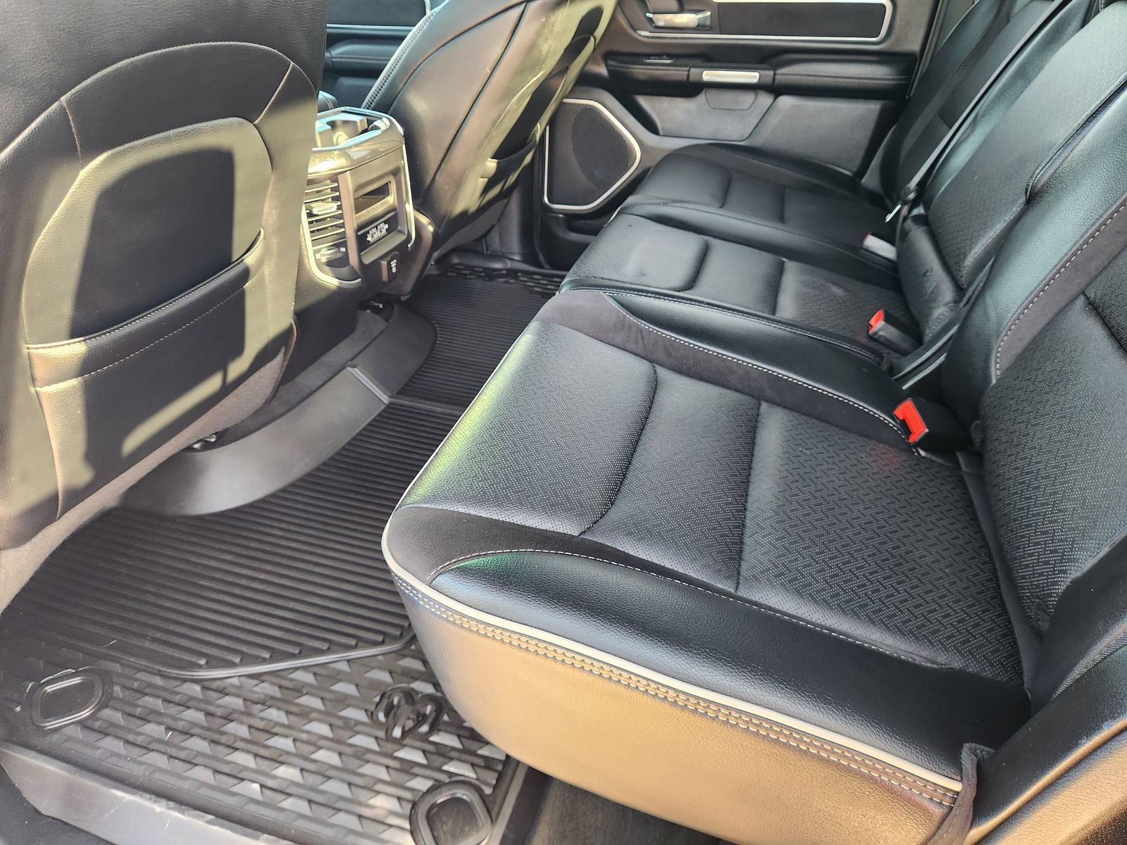 Used 2020 RAM 1500 Laramie w/ Sport Appearance Package AWD/4WD image 30