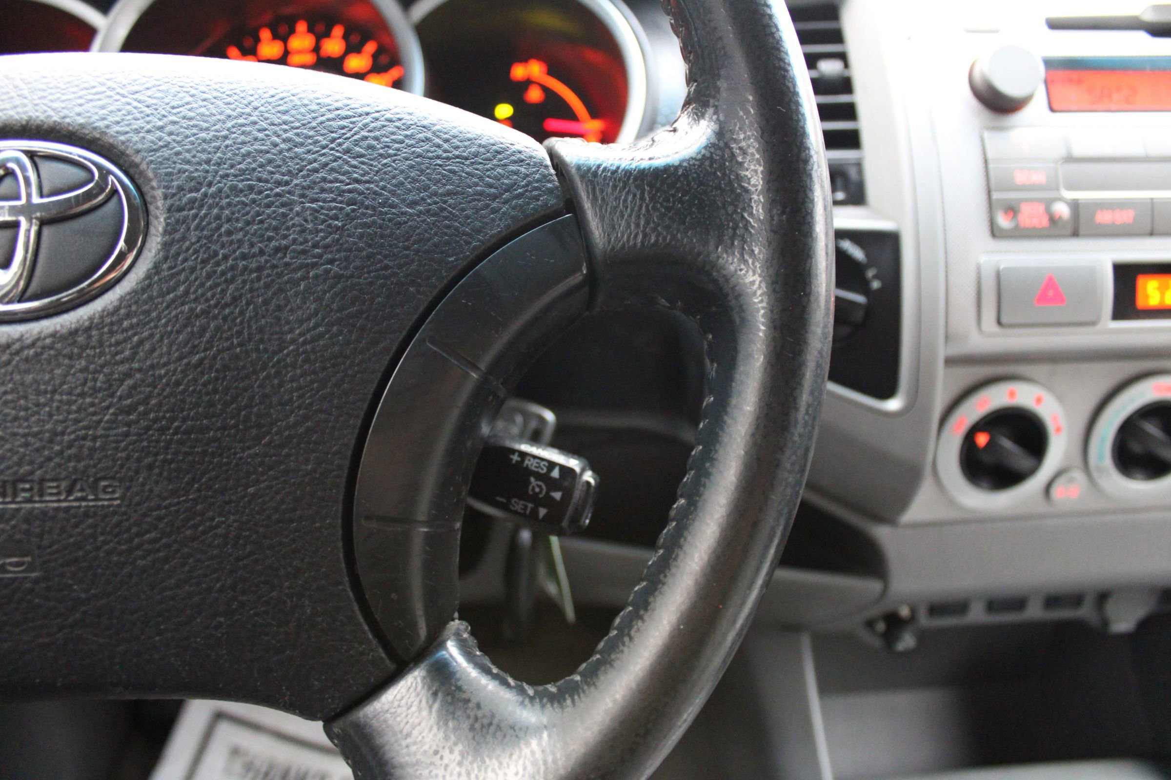 Used 2011 Toyota Tacoma 4x4 Access Cab w/ SR5 Pkg #2 image 8