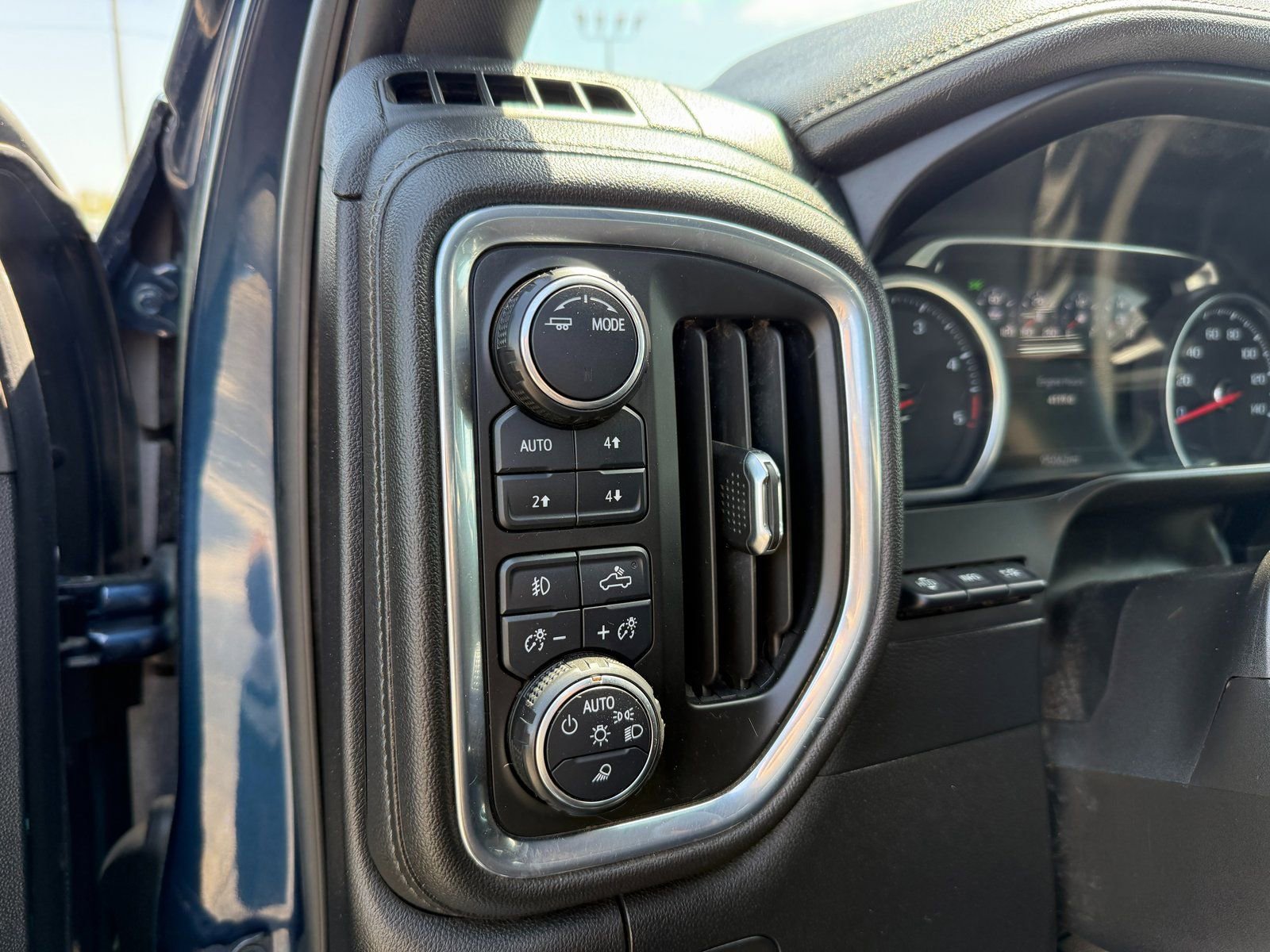 Used 2021 Chevrolet Silverado 2500 High Country w/ Technology Package image 14