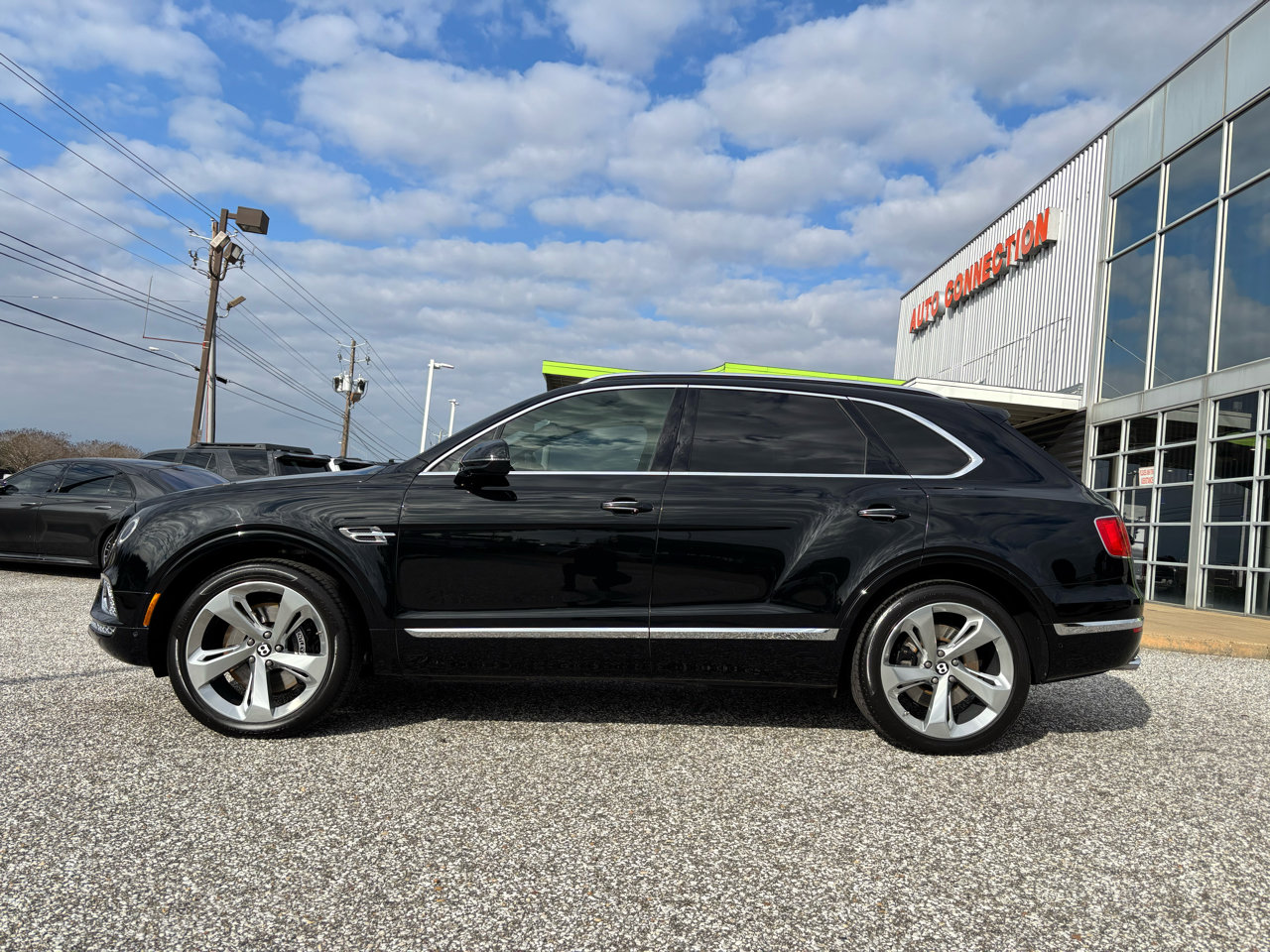 Used 2018 Bentley Bentayga Mulliner image 3