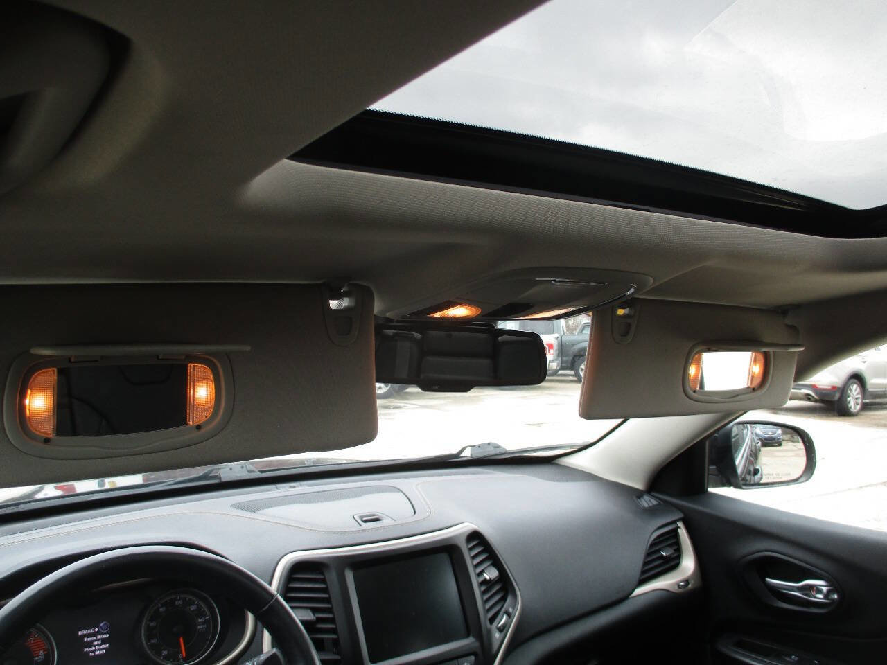 Used 2016 Jeep Cherokee Limited w/ Luxury Group image 39