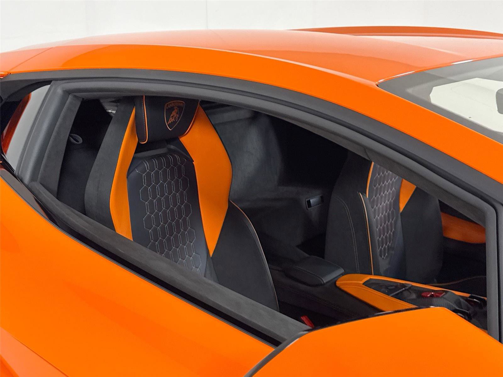Used 2024 Lamborghini Revuelto image 27