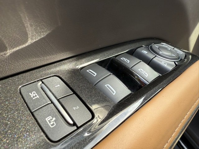 Used 2023 Cadillac Escalade ESV Premium Luxury image 12
