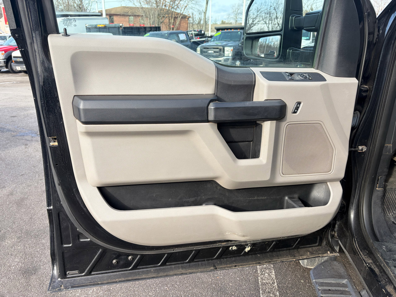 Used 2018 Ford F550 4x4 Regular Cab Super Duty image 19