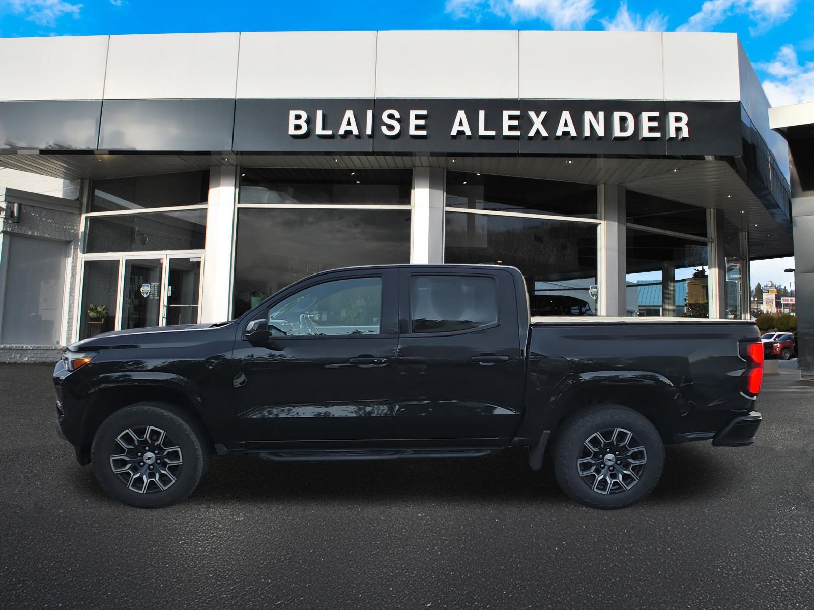 Used 2024 Chevrolet Colorado Z71 w/ Z71 Convenience Package 2 AWD/4WD image 8