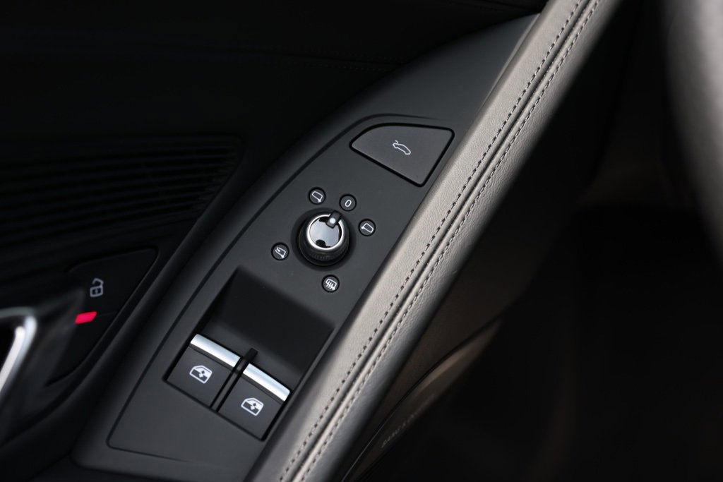 Used 2018 Audi R8 V10 plus w/ Full Leather Package image 40