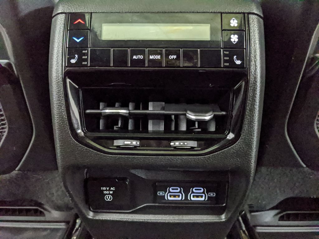 Used 2021 Jeep Grand Cherokee L Limited w/ Trailer Tow Group (B) AWD/4WD image 17