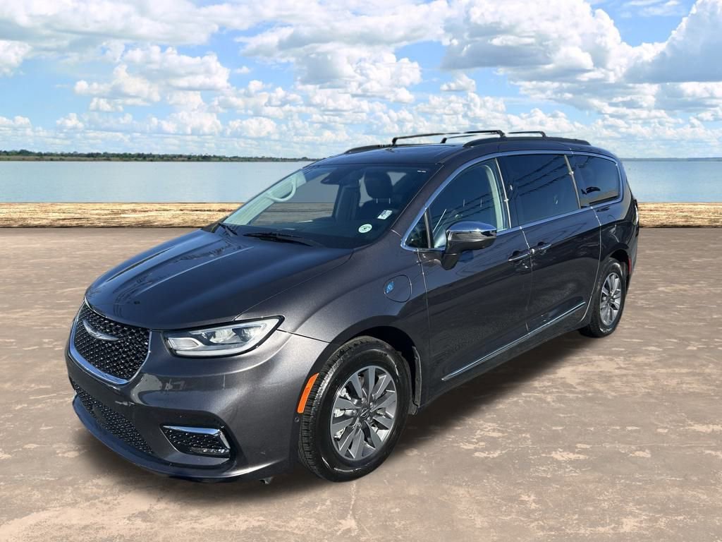 Used 2022 Chrysler Pacifica Limited w/ Uconnect Theater Family Group image 12