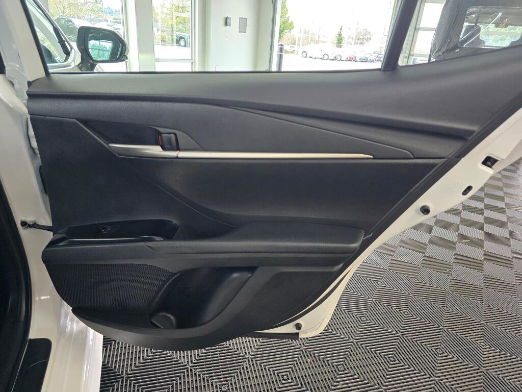 Used 2025 Toyota Camry SE image 41