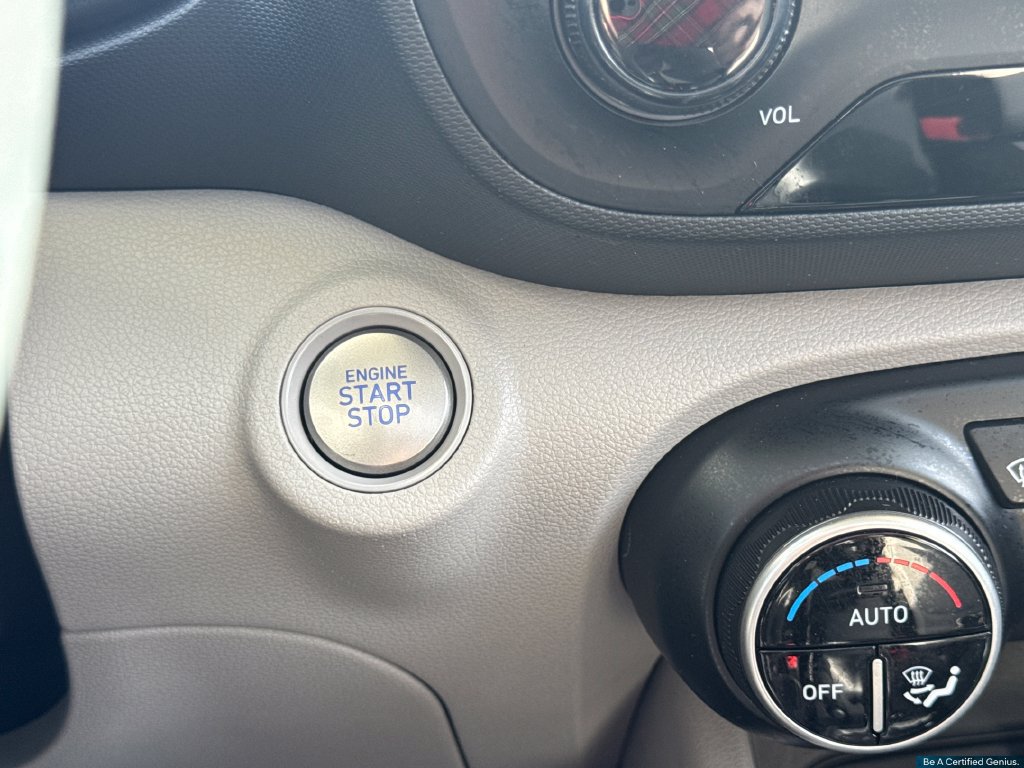 Certified 2025 Hyundai Venue SEL FWD image 61