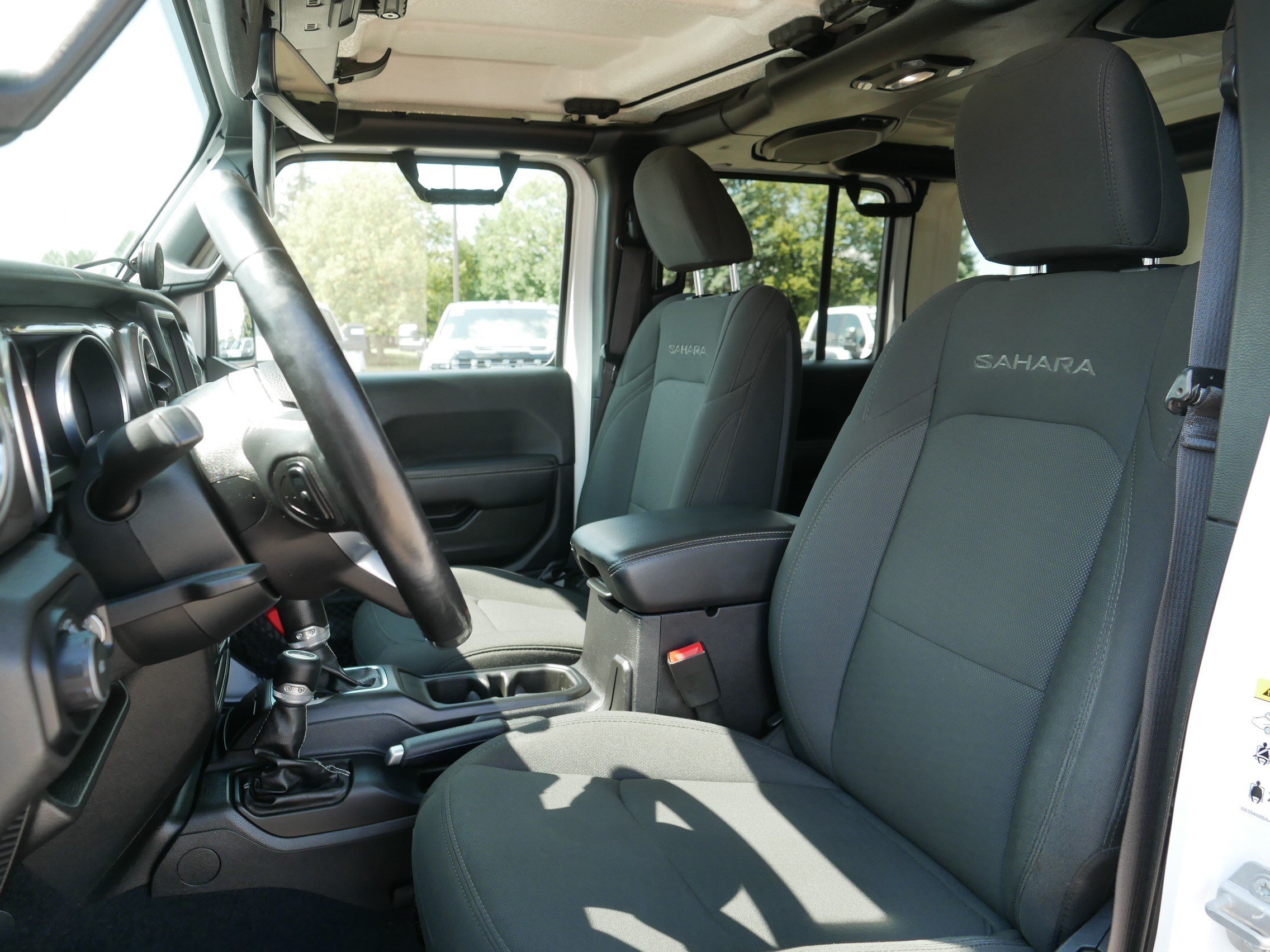 Used 2018 Jeep Wrangler Unlimited Sahara w/ Dual Top Group AWD/4WD image 33