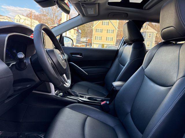 Certified 2022 Toyota Corolla Cross XLE image 21