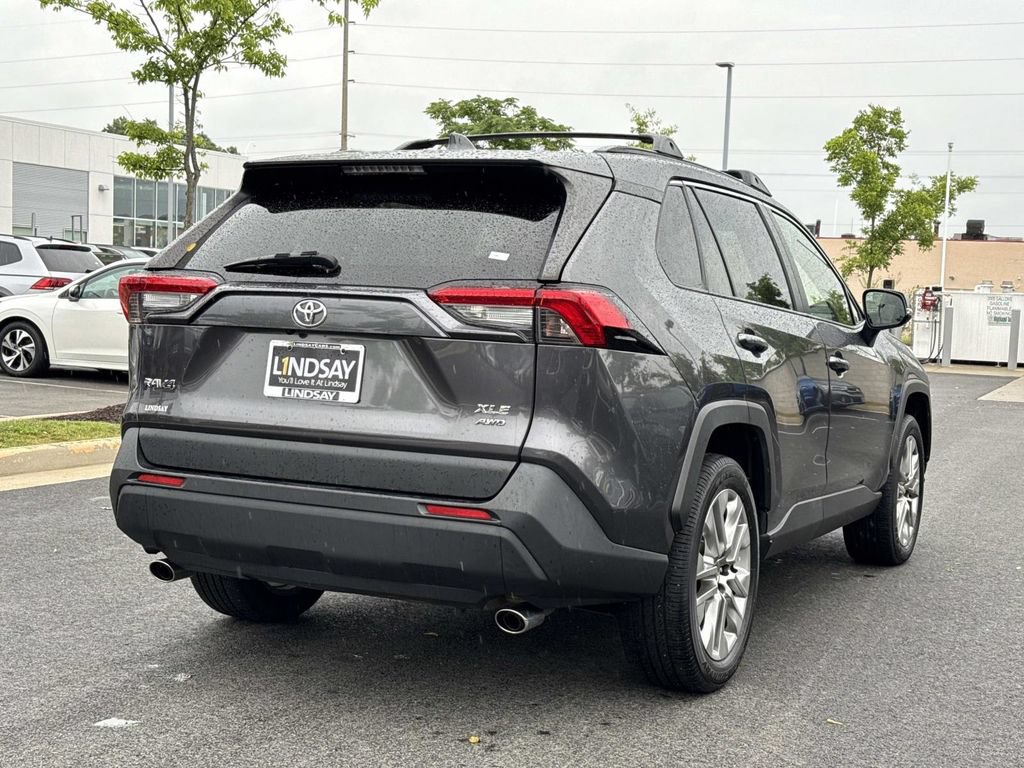 Used 2019 Toyota RAV4 XLE Premium w/ Cold Weather Package AWD/4WD image 5