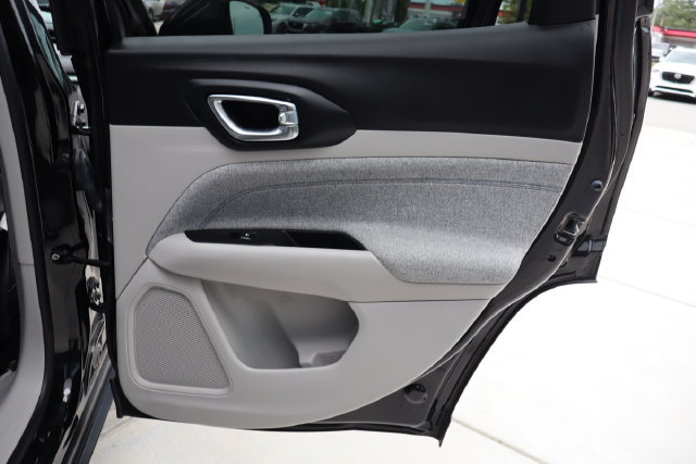 Used 2022 Jeep Compass Latitude FWD image 26