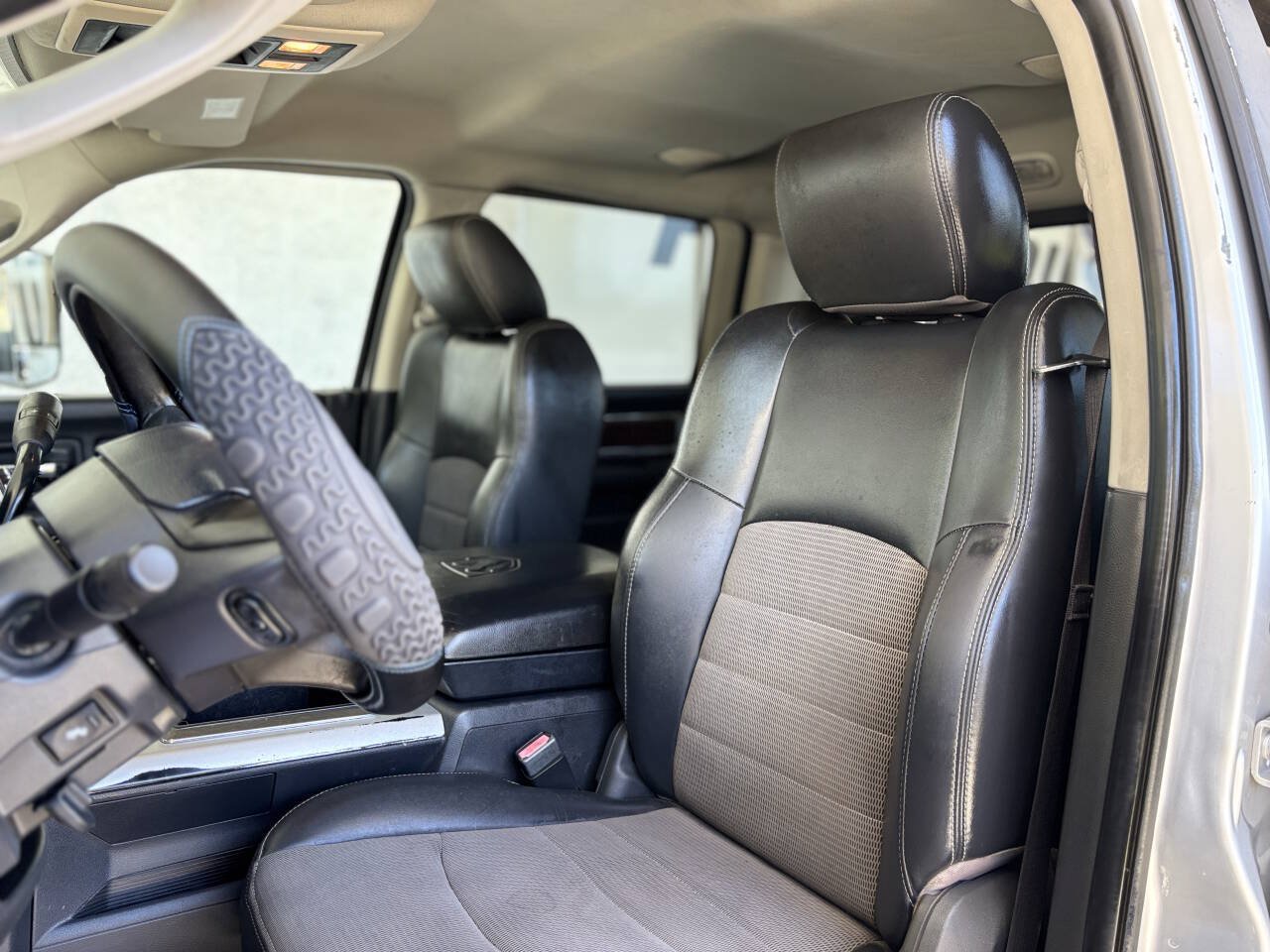 Used 2011 RAM 3500 Laramie AWD/4WD image 15