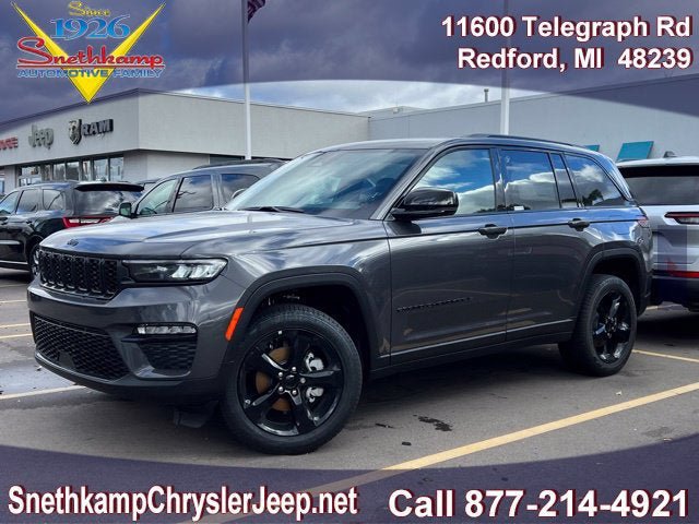 Used 2025 Jeep Grand Cherokee Limited w/ Black Appearance Package AWD/4WD image 1