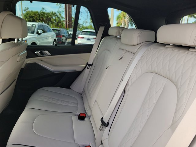 Used 2025 BMW X5 xDrive40i w/ Executive Package image 12