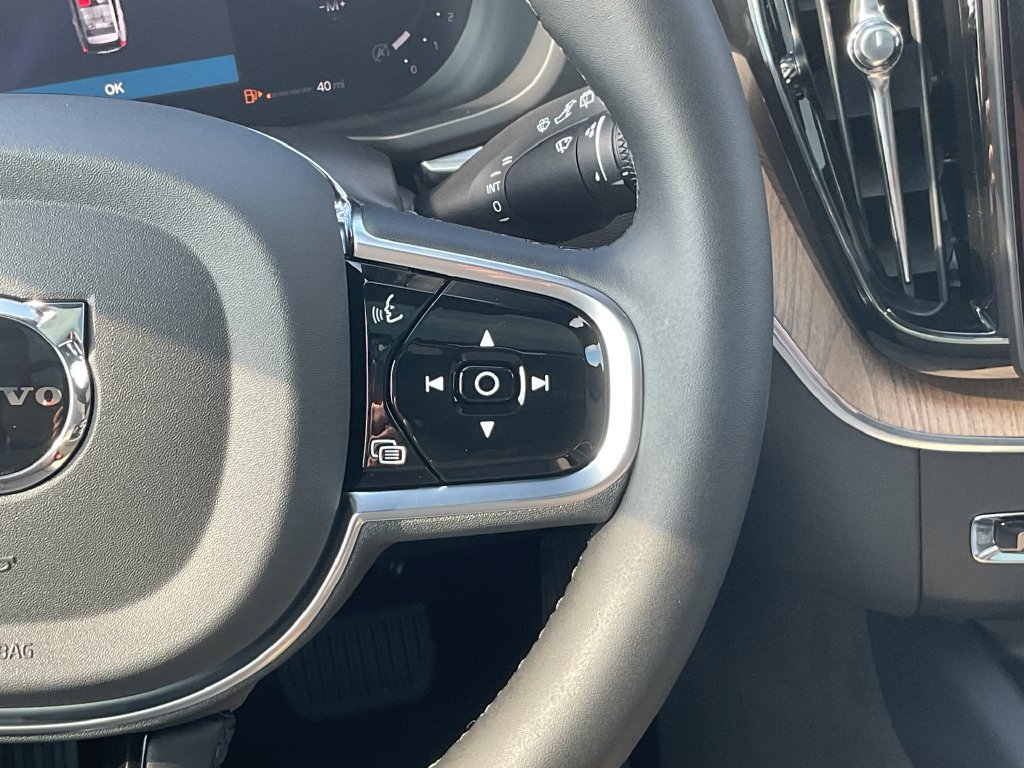 New 2027 Volvo XC60 B5 Plus AWD/4WD image 23
