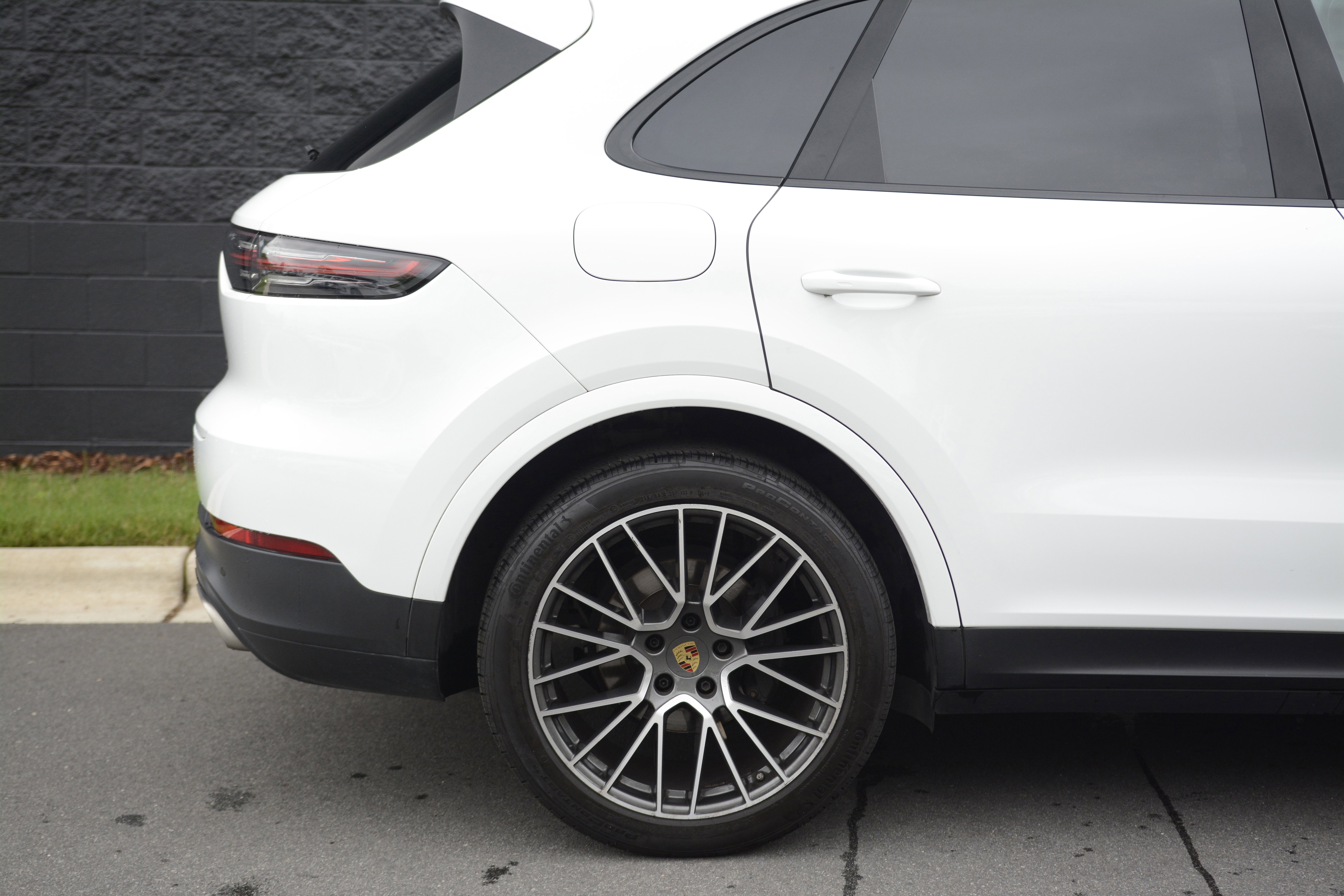 Certified 2023 Porsche Cayenne AWD/4WD image 40
