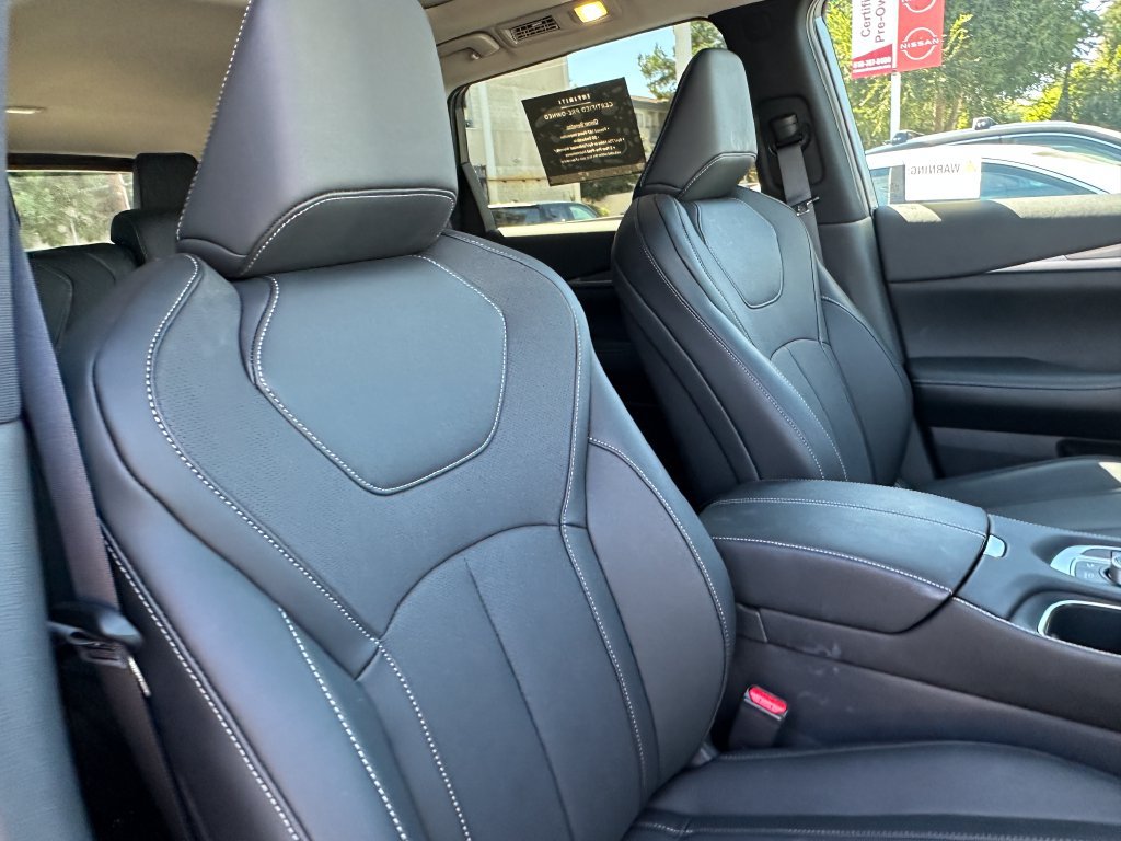 Used 2027 INFINITI QX60 Luxe w/ Cargo Package FWD image 16