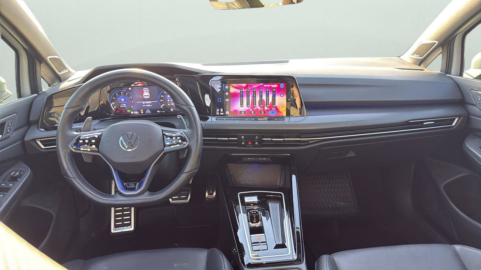 Used 2024 Volkswagen Golf R image 22