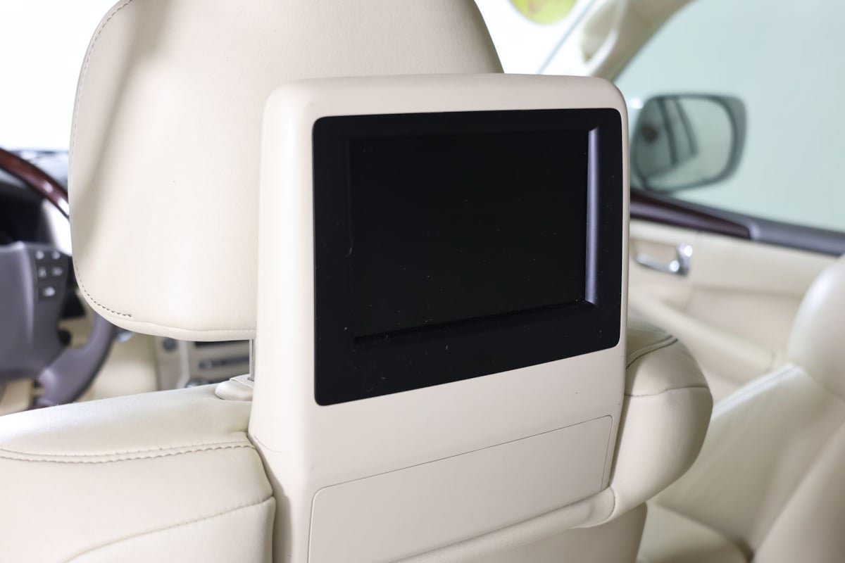 Used 2013 Lexus LX 570 4WD w/ Luxury Pkg w/Pre-crash image 33