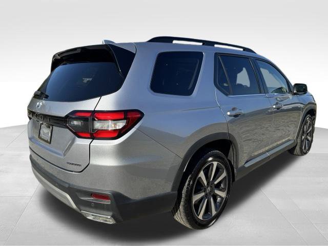 Used 2025 Honda Pilot Touring image 11