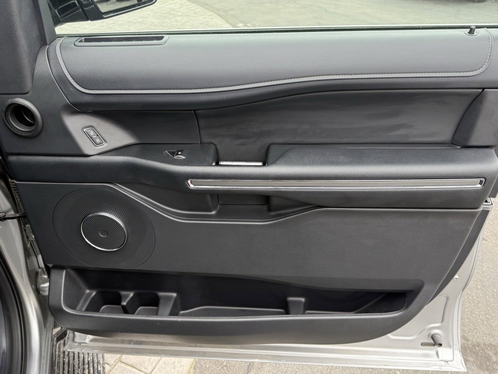 Used 2024 Ford Expedition XLT image 16