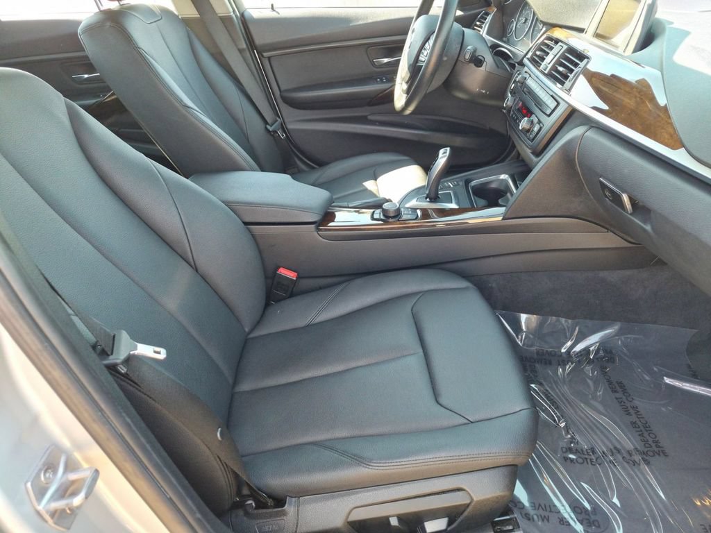 Used 2015 BMW 320i xDrive Sedan AWD/4WD image 18