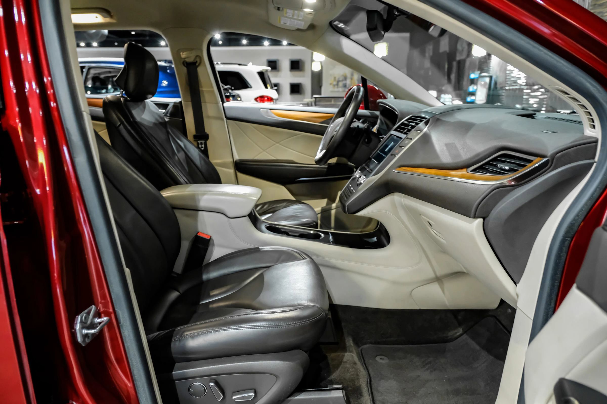 Used 2017 Lincoln MKC Select w/ Select Plus Package image 36