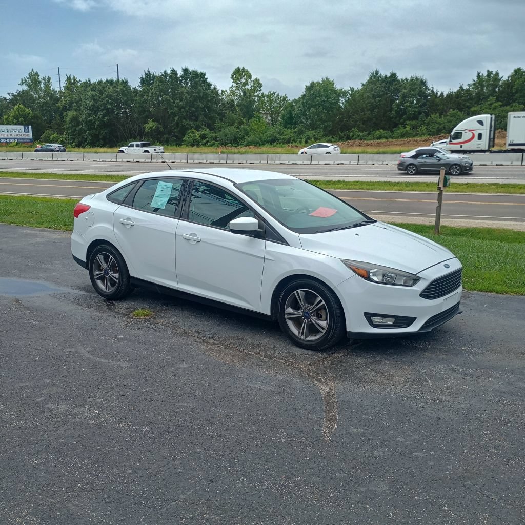 Used 2018 Ford Focus SE w/ SE Appearance Package FWD image 7