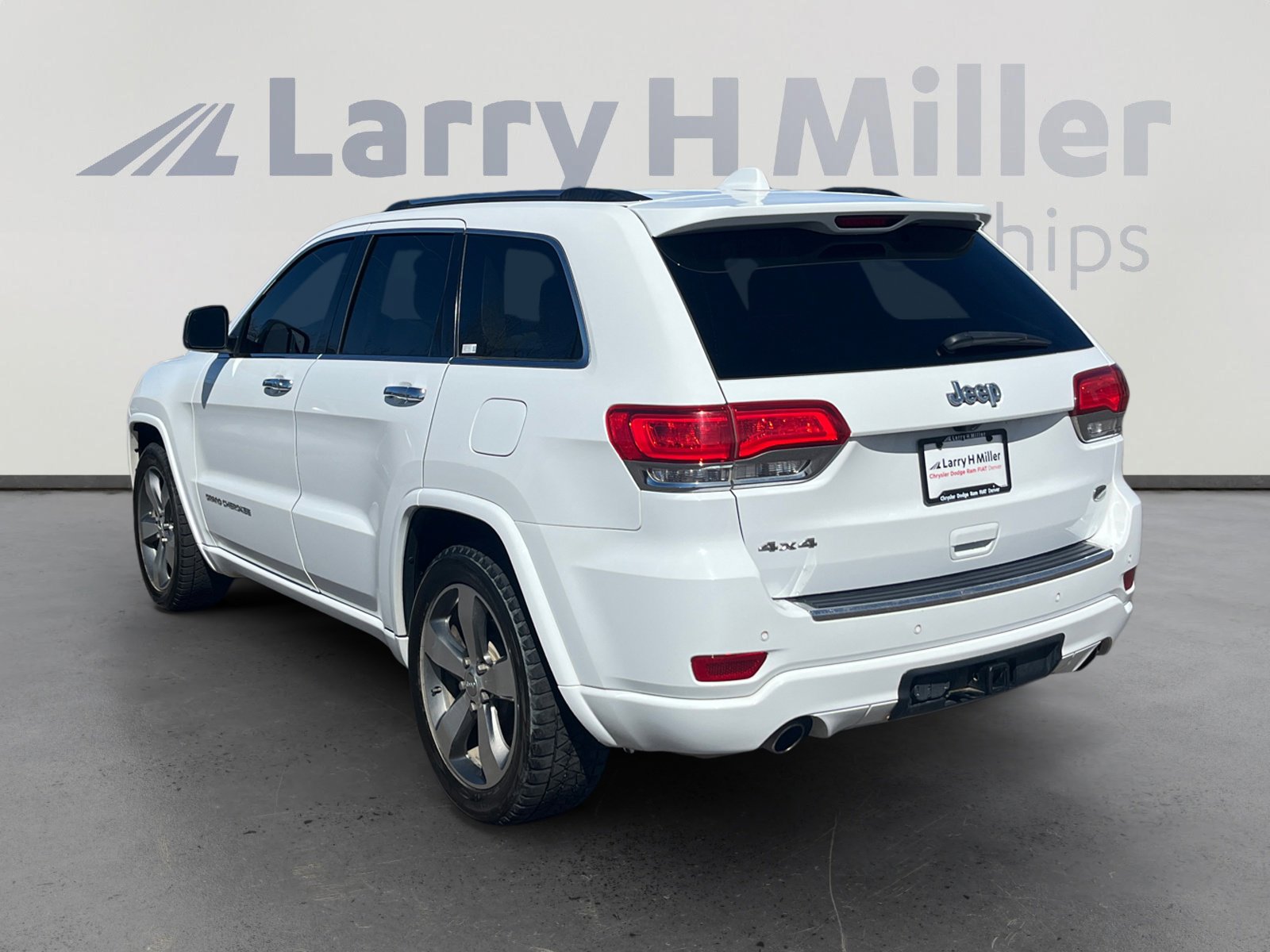 Used 2016 Jeep Grand Cherokee Overland w/ Advanced Technology Group image 3