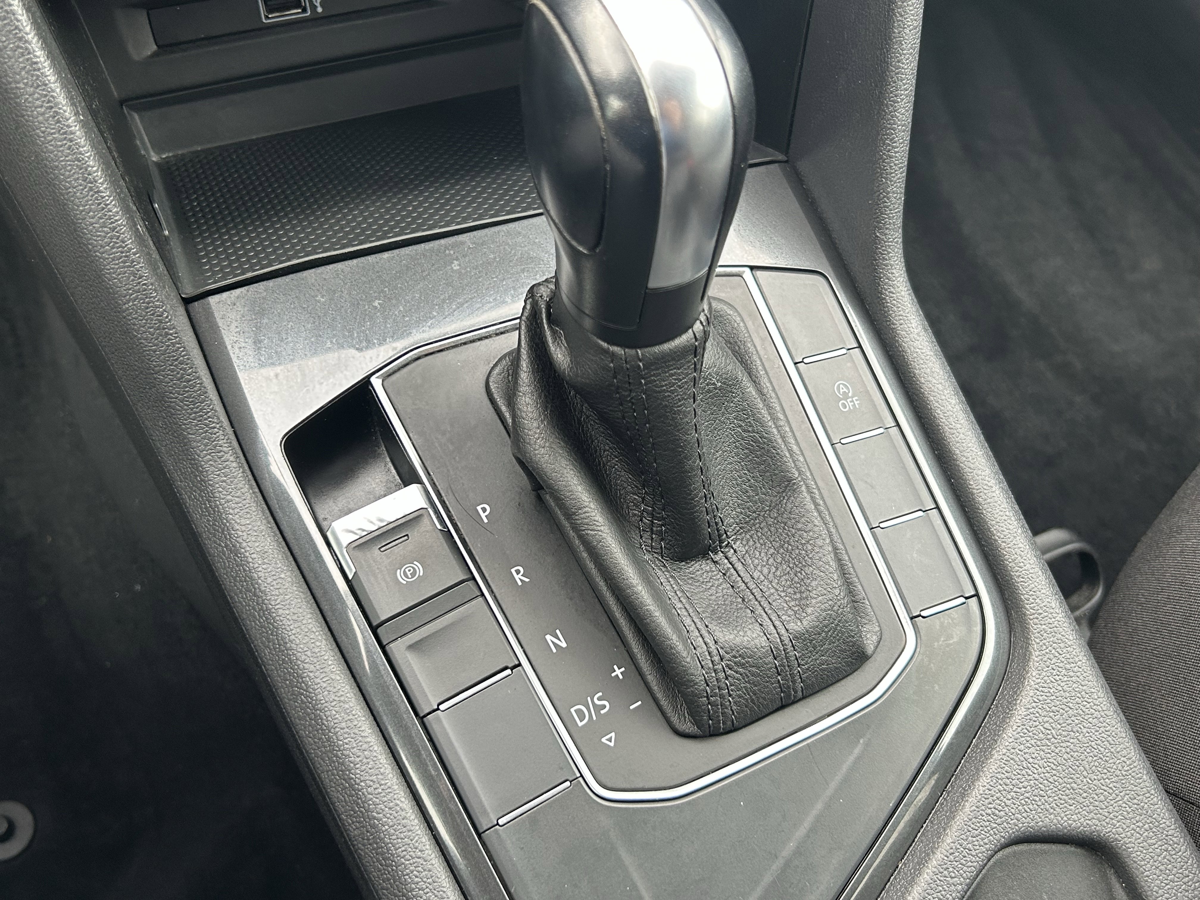 Used 2019 Volkswagen Tiguan S image 15