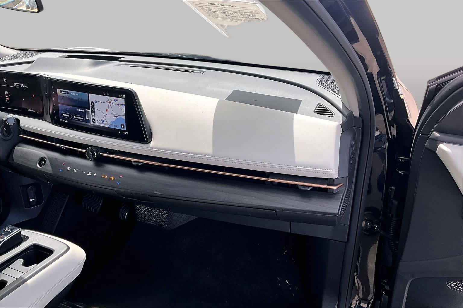 Certified 2023 Nissan Ariya FWD image 17