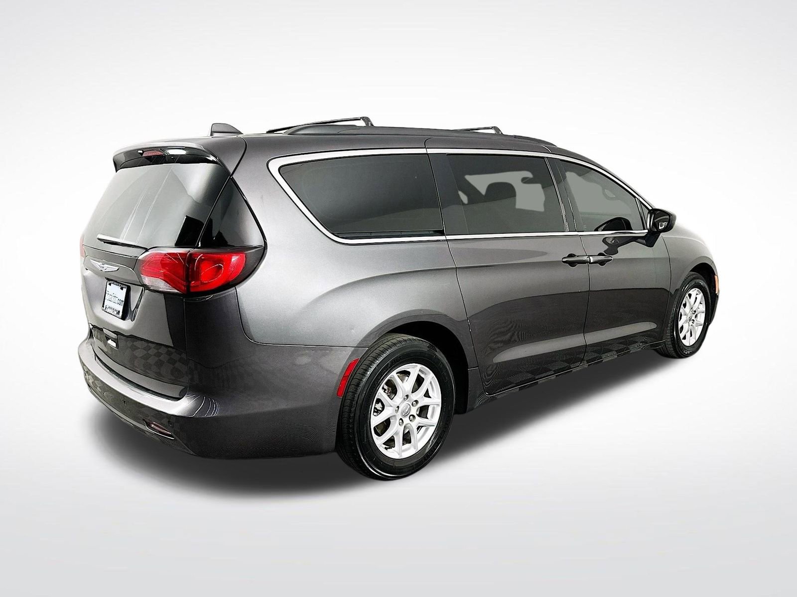 Used 2020 Chrysler Voyager LX image 8