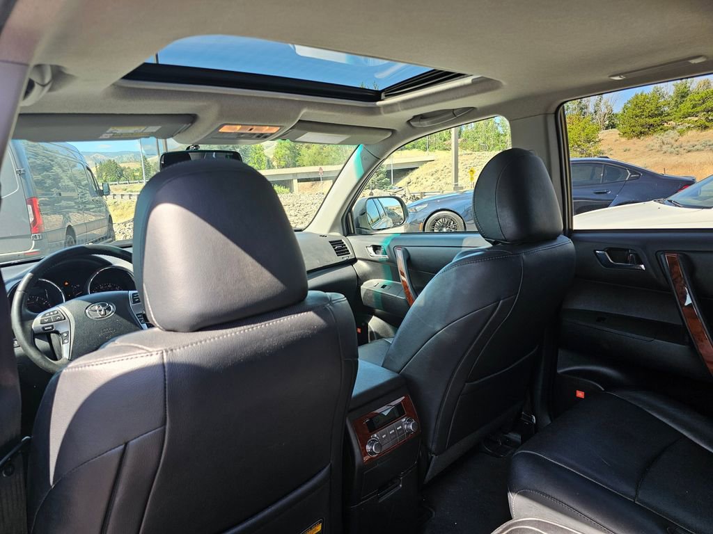 Used 2011 Toyota Highlander Limited w/ Tow Pkg AWD/4WD image 30