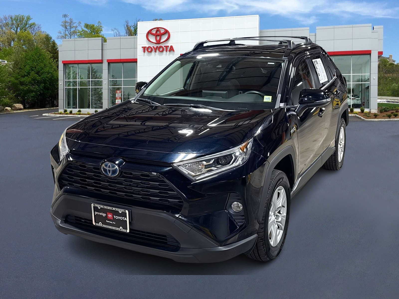Used 2019 Toyota RAV4 XLE AWD/4WD image 1