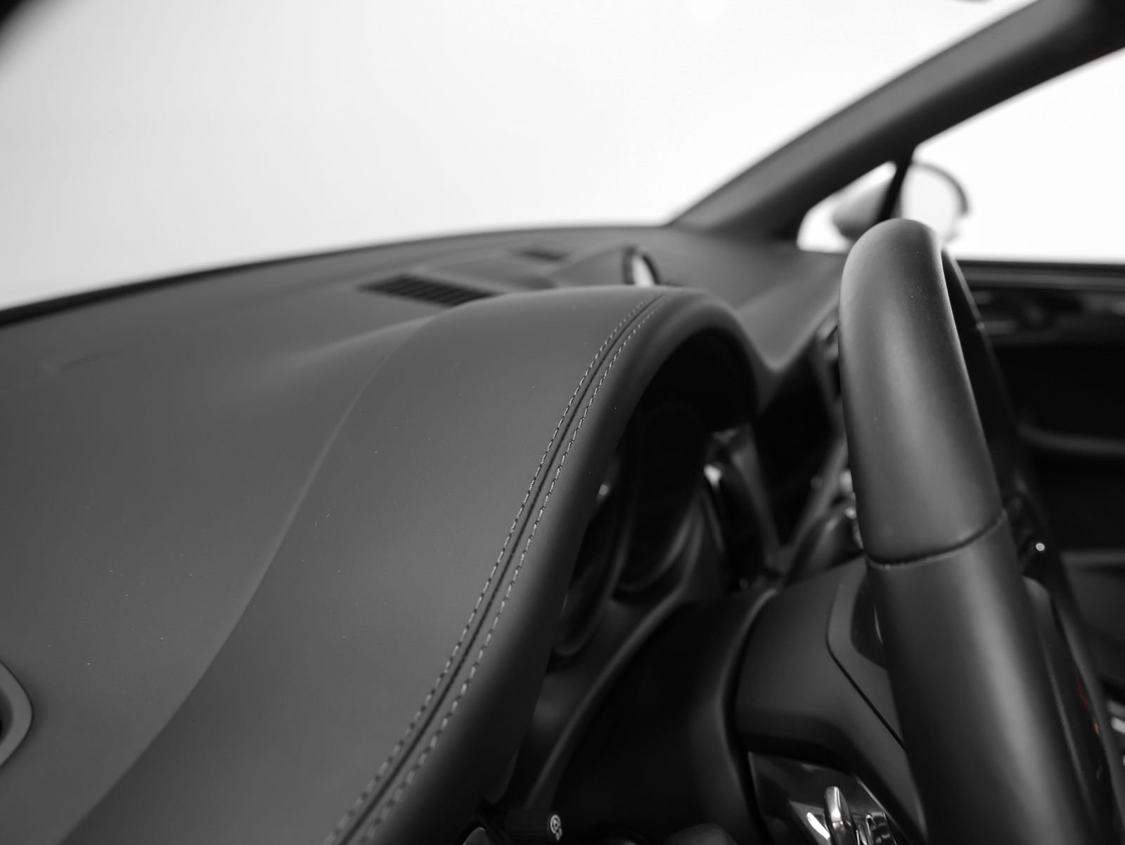 Certified 2026 Porsche Macan image 30