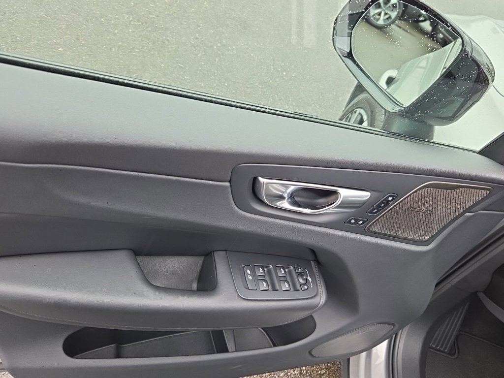 Certified 2023 Volvo XC60 B5 Plus w/ Climate Package image 3