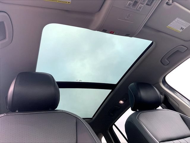Used 2023 Volkswagen Tiguan SE w/ Panoramic Sunroof Package AWD/4WD image 26