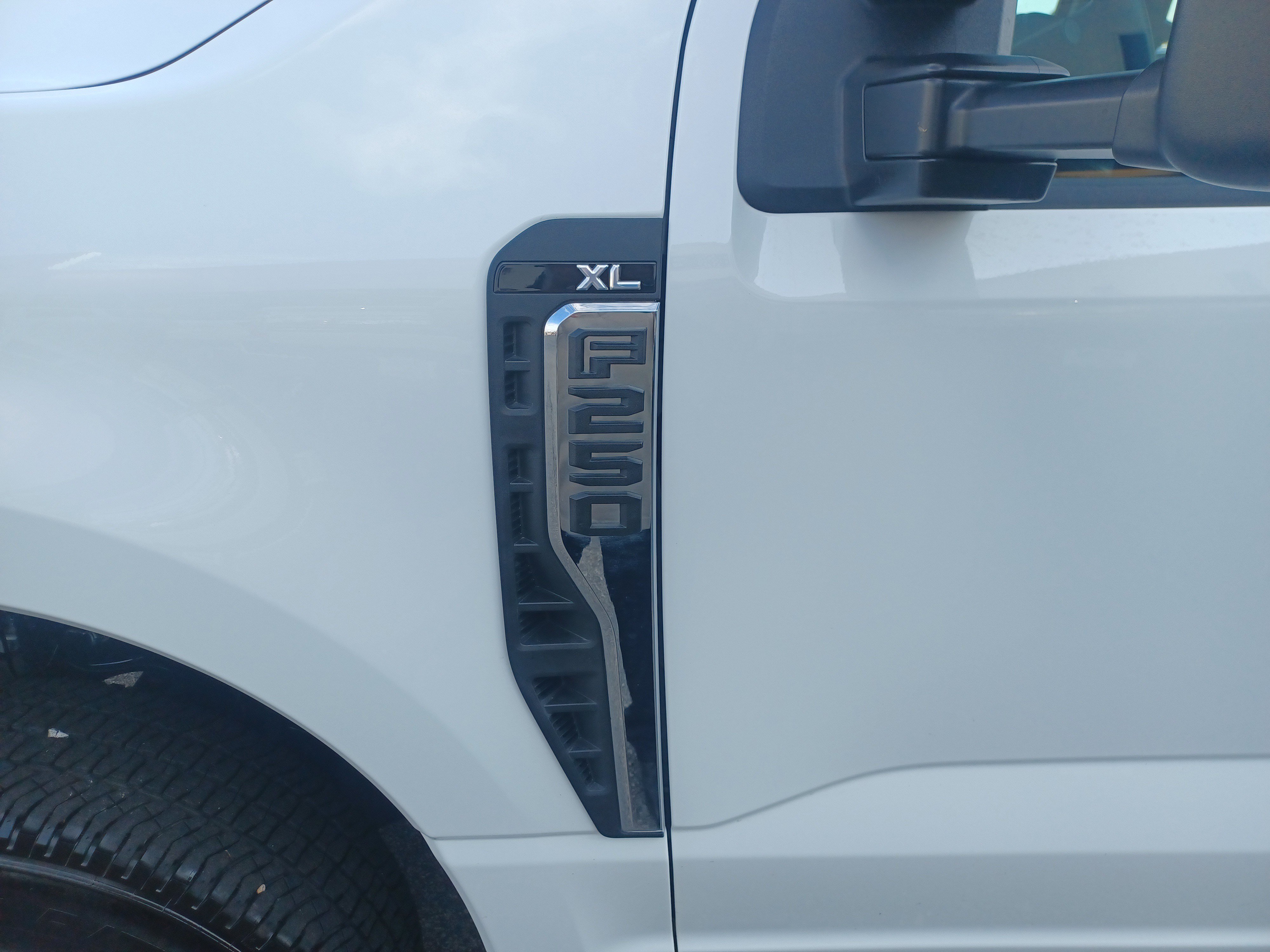 Used 2025 Ford F250 XL w/ XL Chrome Package image 11