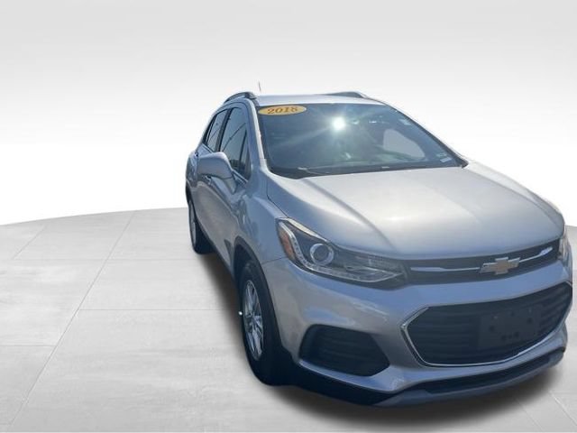 Used 2018 Chevrolet Trax LT w/ LT Convenience Package FWD image 2