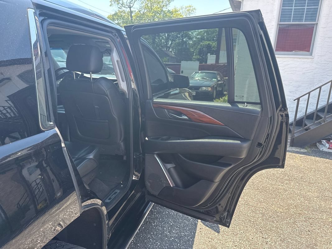 Used 2015 Cadillac Escalade Luxury AWD/4WD image 22