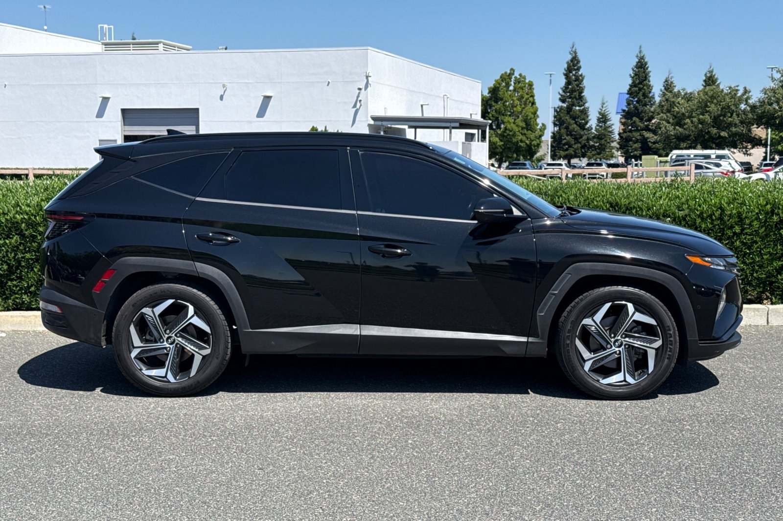 Used 2022 Hyundai Tucson Limited w/ Cargo Package FWD image 3