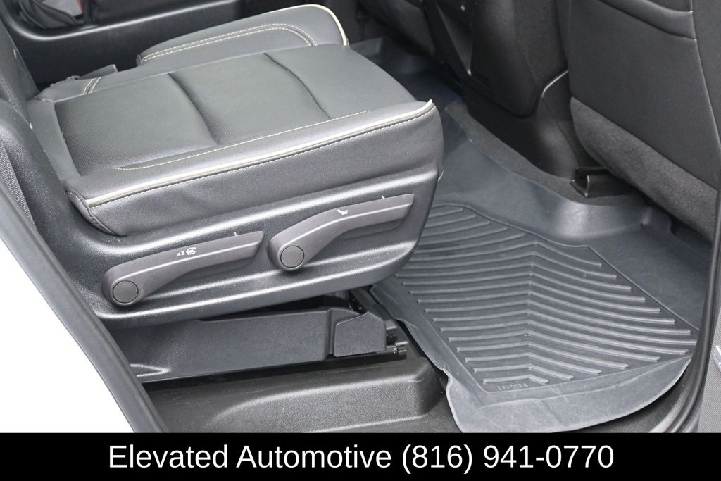 Used 2023 Chevrolet Tahoe Premier w/ Premium Package 2 RWD image 9