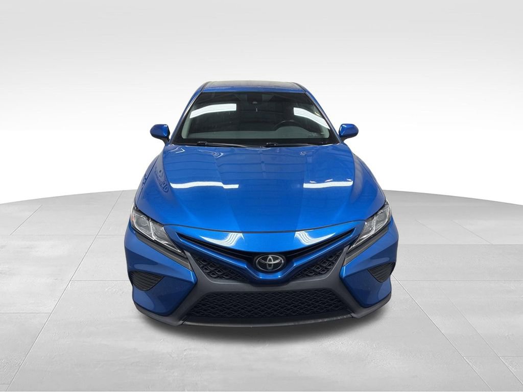 Used 2020 Toyota Camry SE FWD image 2