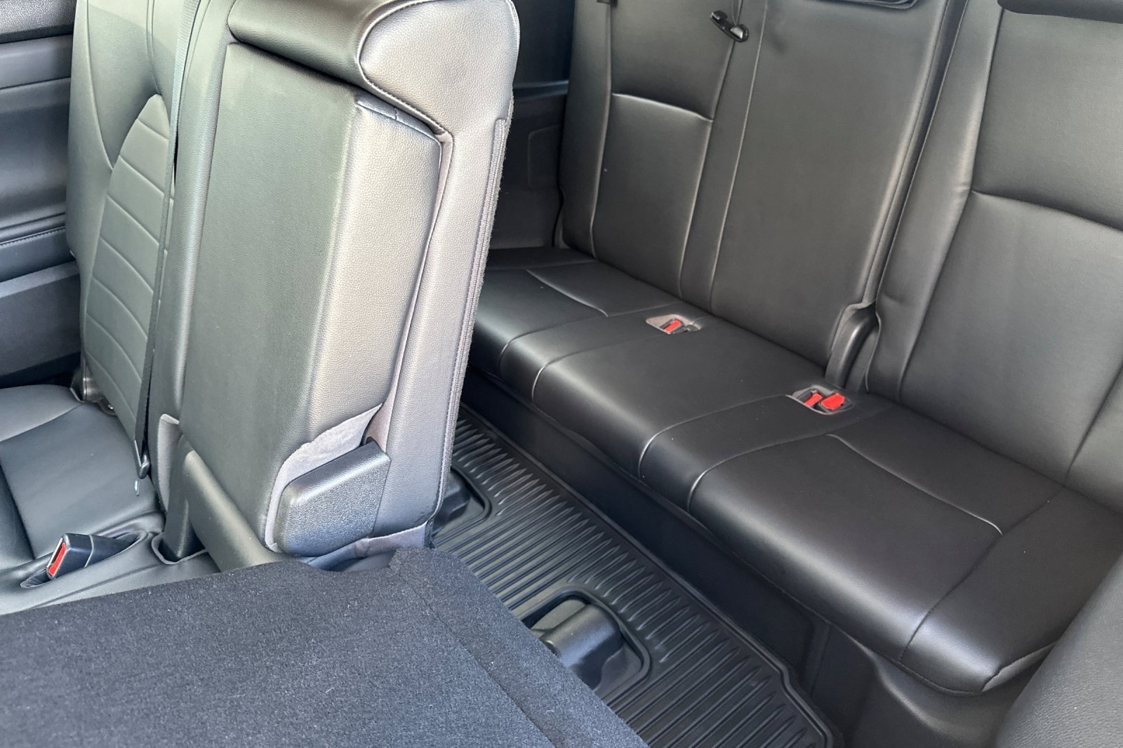 Used 2023 Toyota Highlander XLE image 14