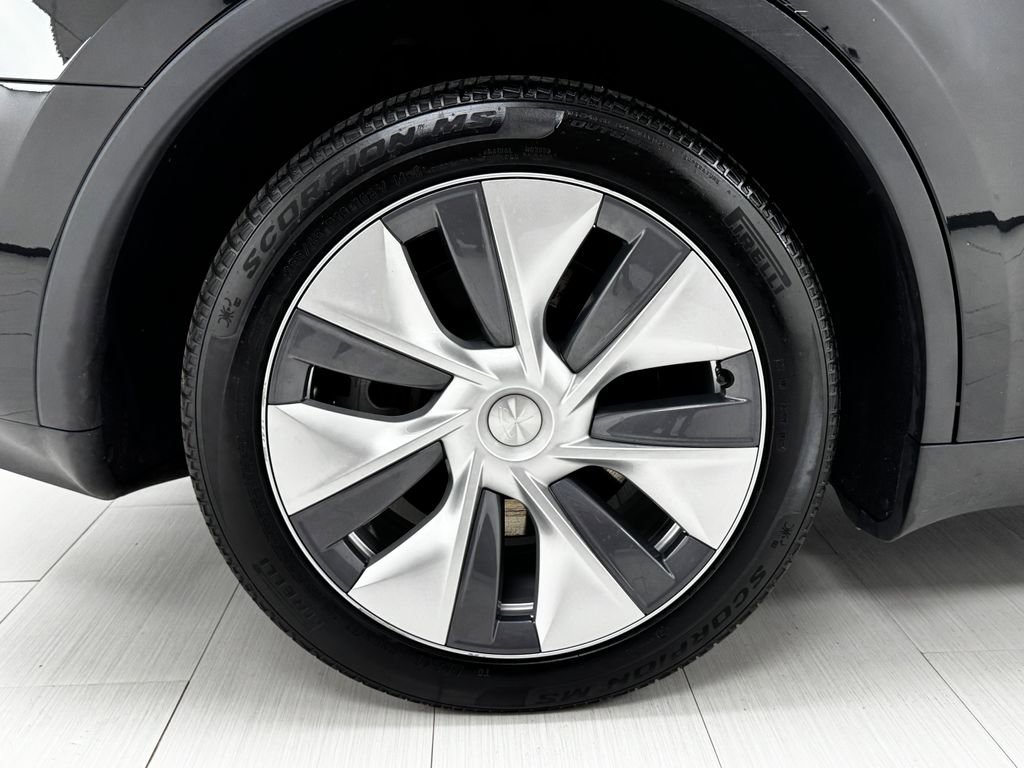 Used 2024 Tesla Model Y Long Range image 43