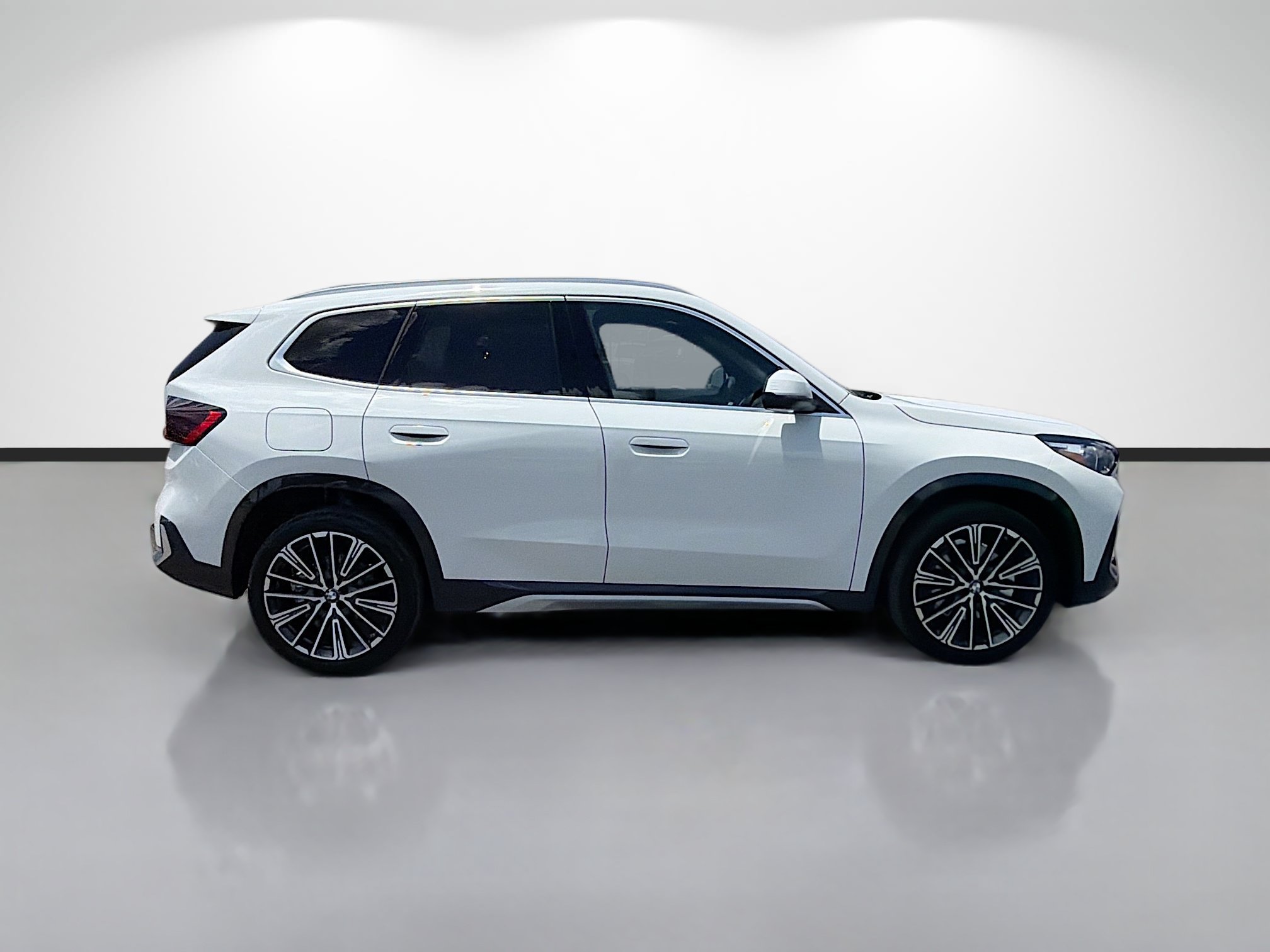 New 2026 BMW X1 xDrive28i w/ Convenience Package AWD/4WD image 2